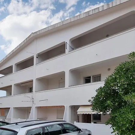 Beach Front Apartment In Vir With Wifi Lejlighed