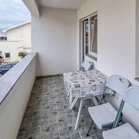 Lejlighed Beach Front Apartment In Vir With Wifi