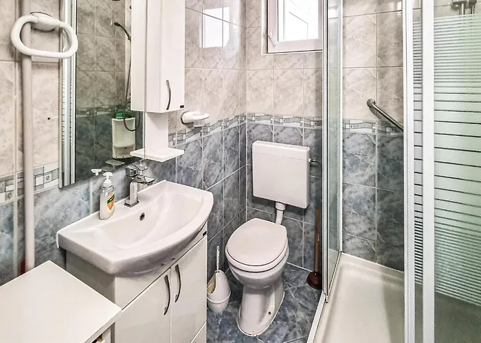 Stunning In With Kitchen Apartment *